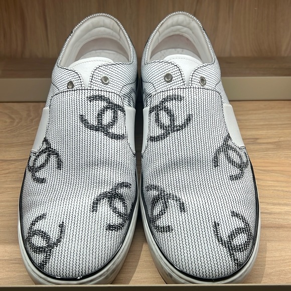 CHANEL - Picture 1 of 5
